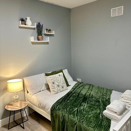 Cosy Ensuite Double Room, Near Heathrow Airport Northolt  外观 照片