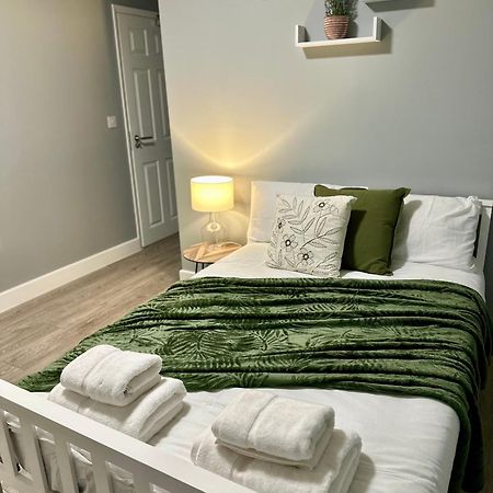 Cosy Ensuite Double Room, Near Heathrow Airport Northolt  外观 照片