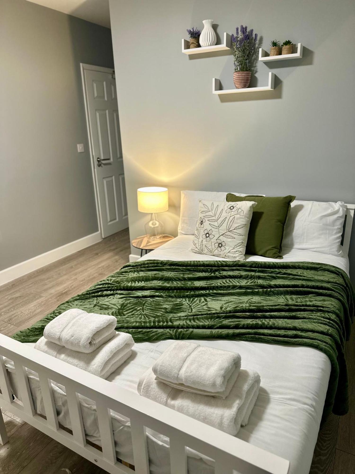 Cosy Ensuite Double Room, Near Heathrow Airport Northolt  外观 照片